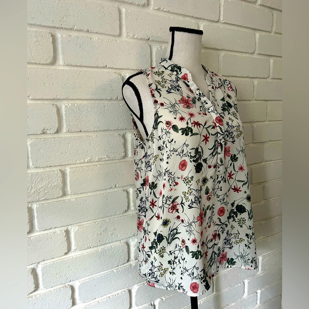 Sleeveless floral print shirt casual or business casual